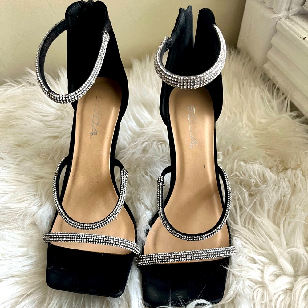 Soda sandals size 7.